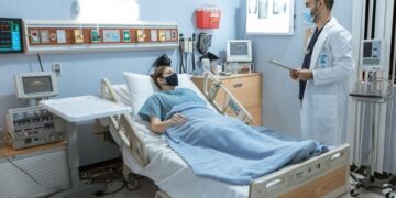 The Future of Healthcare: How AI and Data Analytics Are Transforming Patient Outcomes